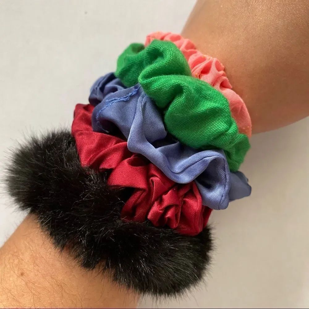 𝅺Set of 5 Scrunchies